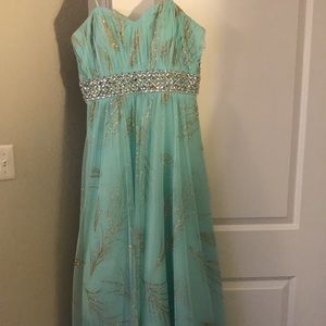 Ellie Makenzie prom dress